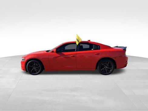 Used 2017 Dodge Charger SXT w/ Driver Confidence Group RWD image 4