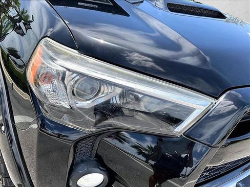 Used 2018 Toyota 4Runner TRD Off-Road Premium AWD/4WD image 28