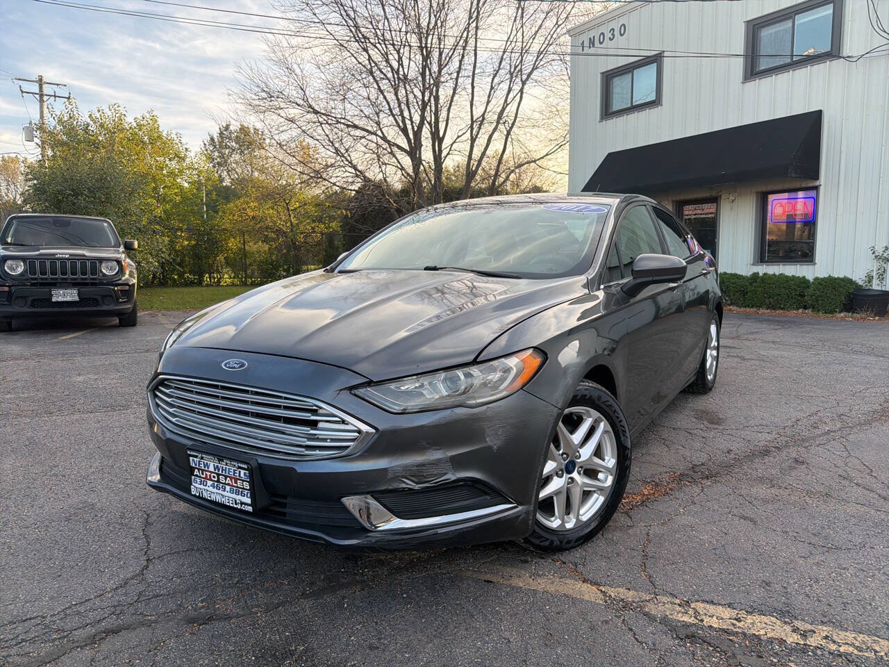 Used 2017 Ford Fusion SE FWD image 1