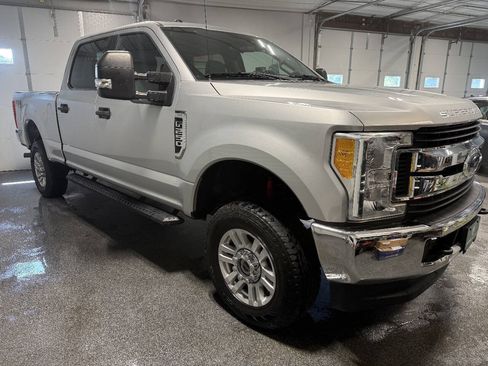 Used 2017 Ford F250 XLT w/ FX4 Off-Road Package AWD/4WD image 5
