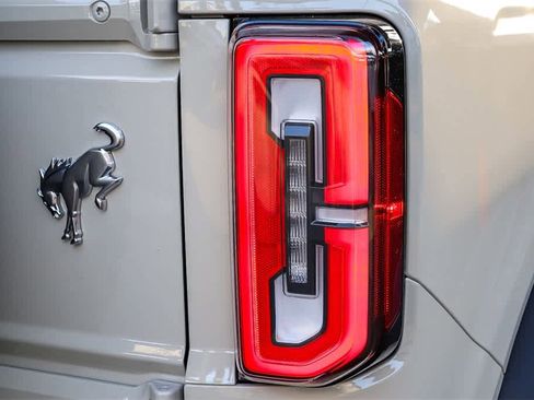 New 2025 Ford Bronco Outer Banks w/ Sasquatch Package image 9