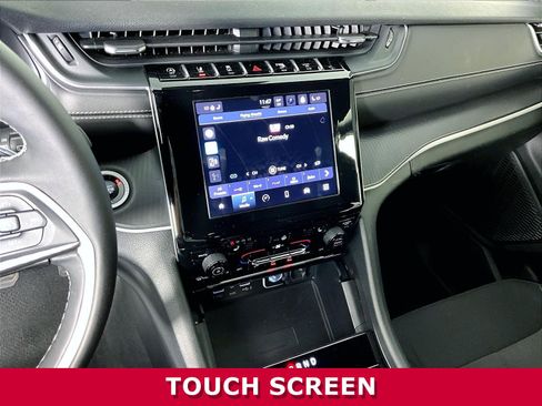 Used 2024 Jeep Grand Cherokee Laredo w/ Luxury Tech Group I AWD/4WD image 9