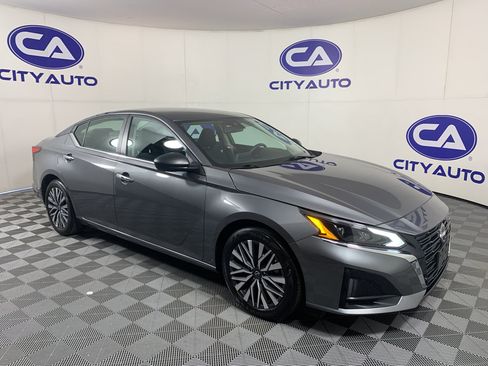 Used 2025 Nissan Altima 2.5 SV FWD image 1