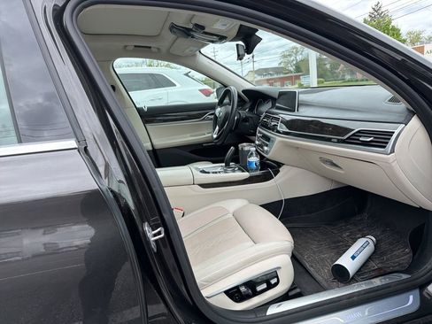 Used 2016 BMW 750i xDrive AWD/4WD image 2