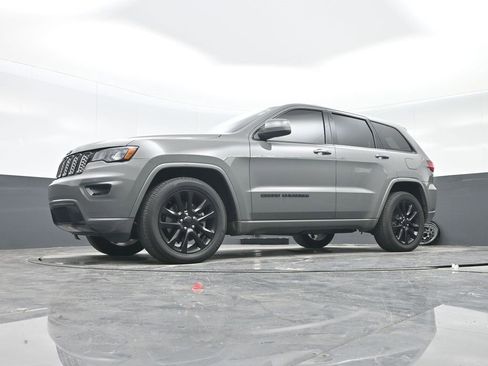 Used 2021 Jeep Grand Cherokee Laredo X image 26