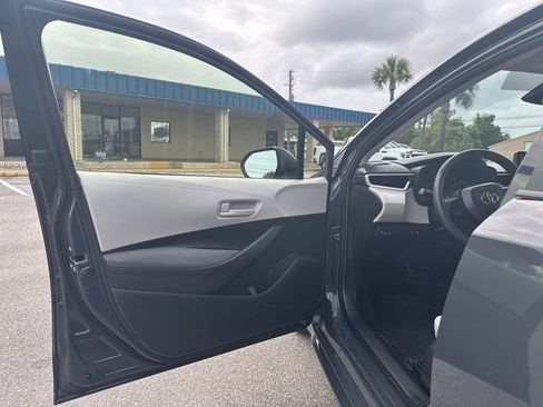 Used 2024 Toyota Corolla LE FWD image 9