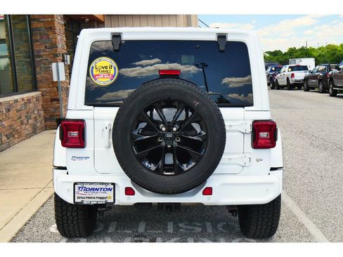 Used 2022 Jeep Wrangler Unlimited Sahara AWD/4WD image 4
