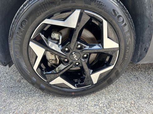 Used 2025 Kia Seltos S FWD image 32