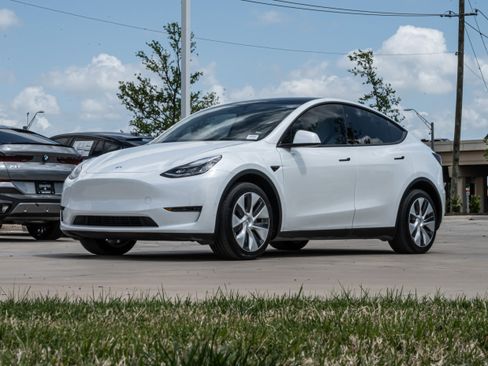 Used 2023 Tesla Model Y Long Range image 5