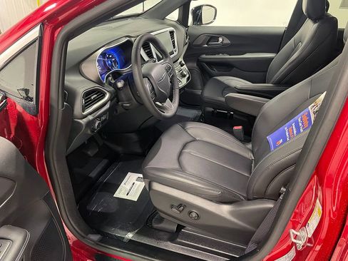 Used 2026 Chrysler Voyager LX image 16