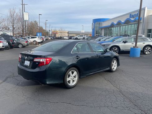 Used 2014 Toyota Camry L image 2