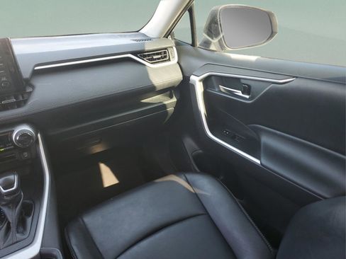 Used 2021 Toyota RAV4 XLE Premium image 13