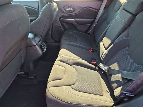 Used 2019 Jeep Cherokee Latitude w/ Popular Appearance Group FWD image 22
