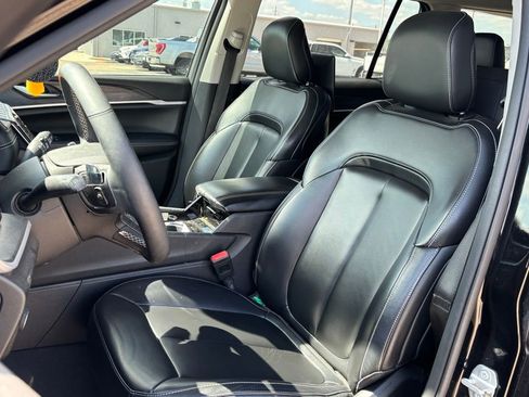 Used 2023 Jeep Grand Cherokee L Limited w/ Luxury Tech Group II image 7