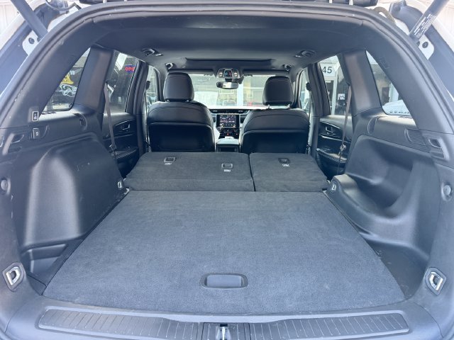 Used 2023 Jeep Grand Cherokee Altitude AWD/4WD image 7