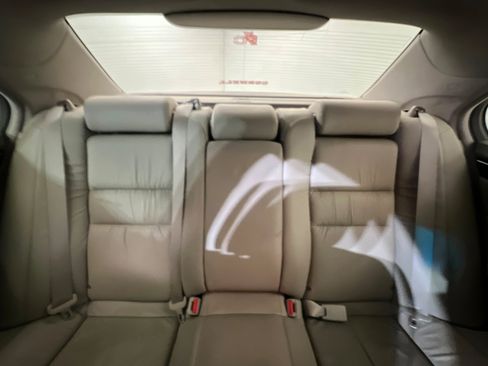 Used 2011 Acura RL image 24