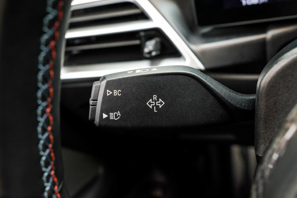 Used 2025 BMW M4 Competition RWD image 36