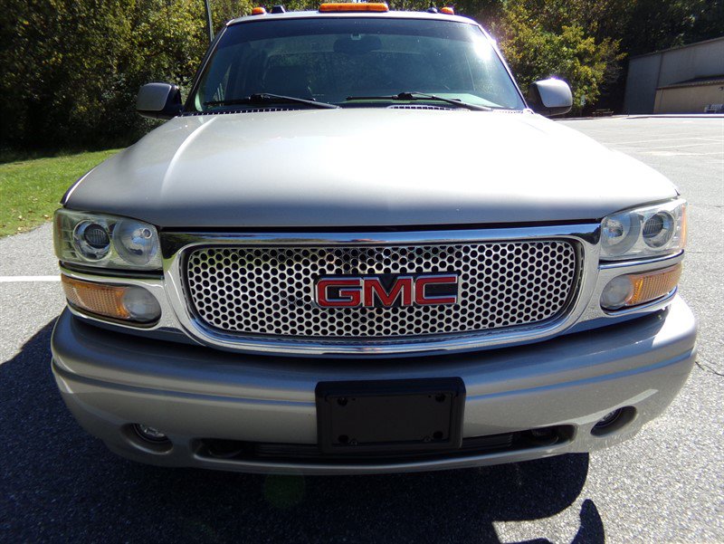 Used 2004 GMC Sierra 1500 Denali AWD/4WD image 3
