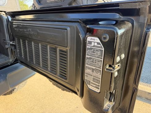 Used 2018 Jeep Wrangler Unlimited Sport S AWD/4WD image 27