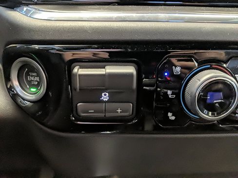 Used 2024 Chevrolet Silverado 1500 High Country image 25