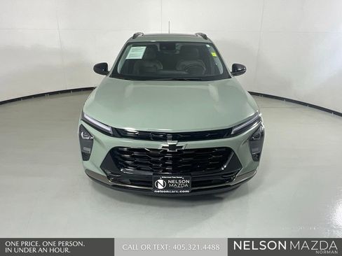 Used 2024 Chevrolet Trax ACTIV w/ Sunroof Package FWD image 2