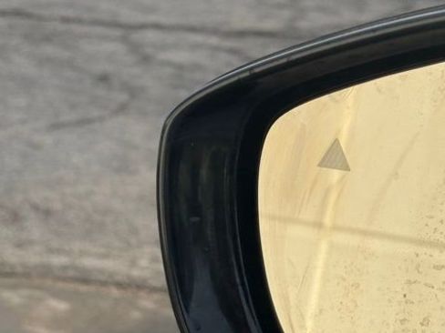 Used 2024 Chrysler Pacifica Touring-L image 7