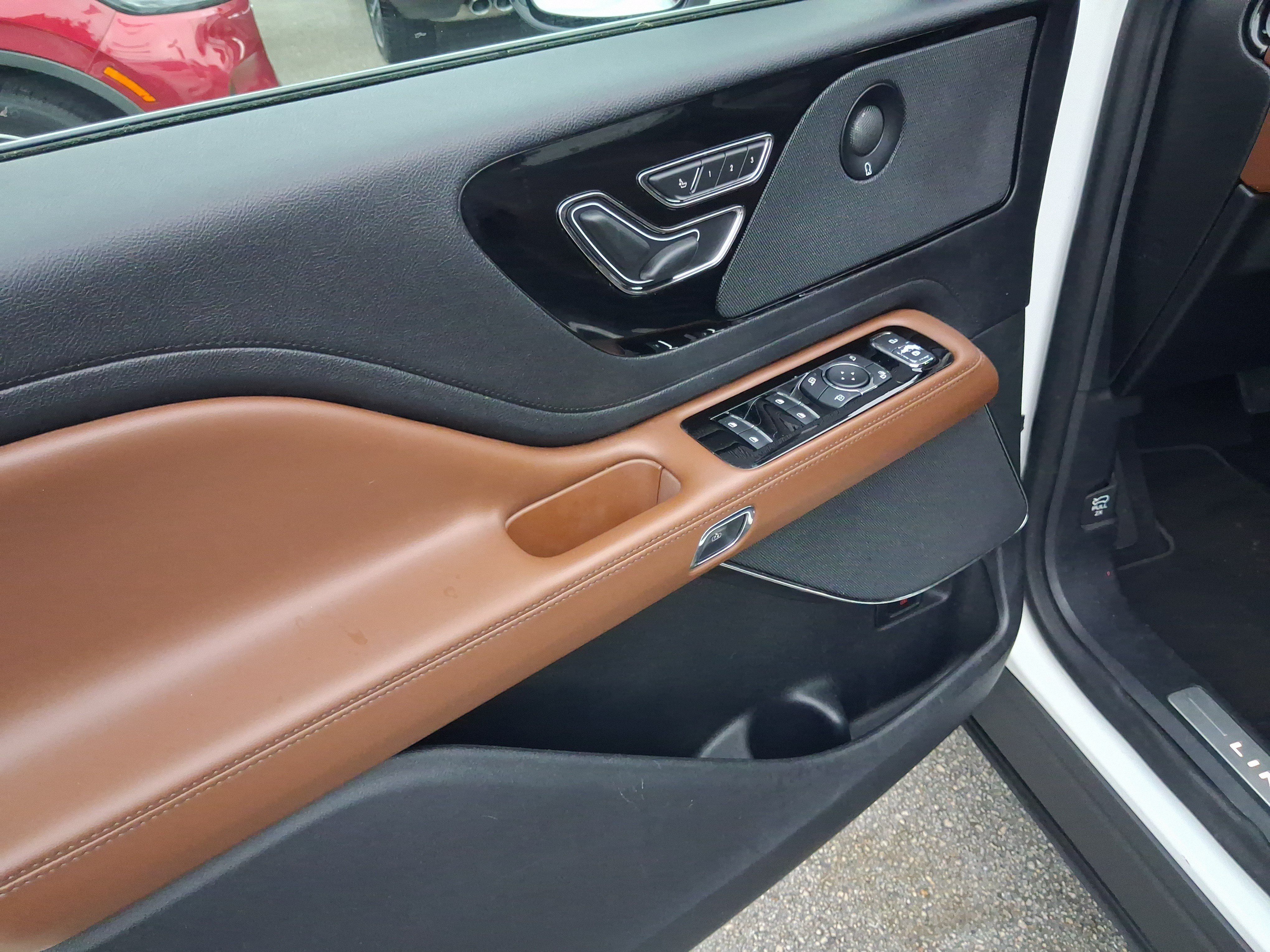 Used 2020 Lincoln Aviator Reserve w/ Equipment Group 201A RWD image 12