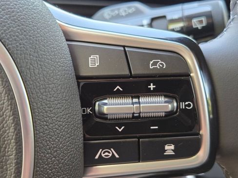 New 2026 Kia Carnival EX FWD image 25