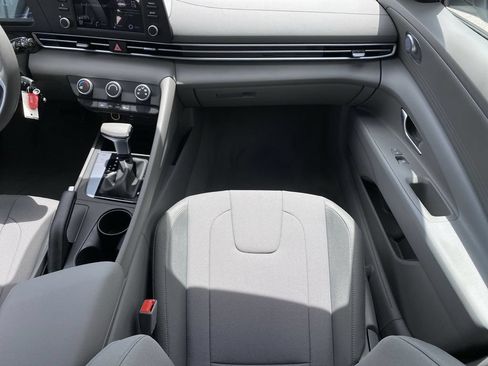 New 2026 Hyundai Elantra SE FWD image 16