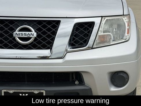 Used 2015 Nissan Frontier SV AWD/4WD image 4
