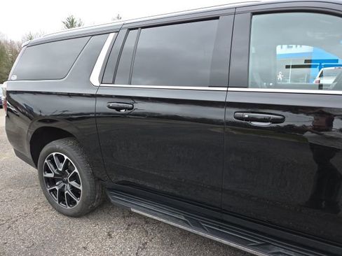 Used 2023 Chevrolet Suburban LT w/ Luxury Package AWD/4WD image 34