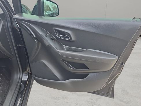 Used 2019 Chevrolet Trax LT w/ LT Convenience Package image 36