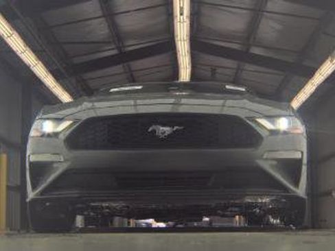 Used 2018 Ford Mustang Coupe RWD image 6