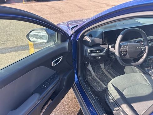 Used 2025 Kia K4 LXS image 7