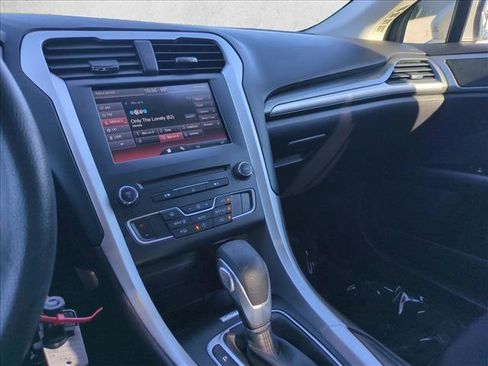 Used 2016 Ford Fusion SE image 14
