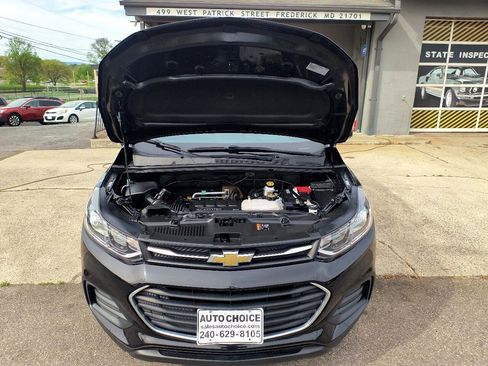 Used 2020 Chevrolet Trax LS image 37