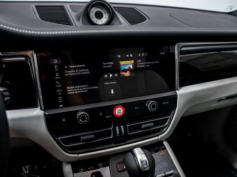 New 2026 Porsche Macan image 17