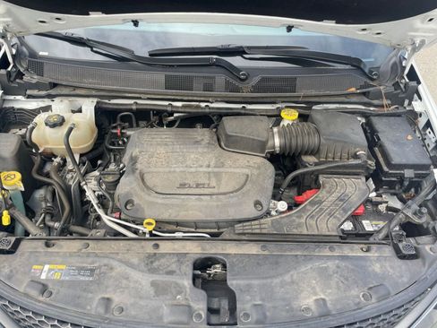 Used 2023 Chrysler Voyager LX image 33
