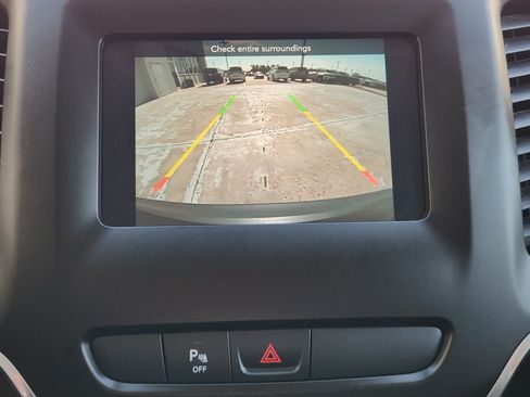 Used 2020 Jeep Cherokee Latitude Plus w/ Cold Weather Group FWD image 20