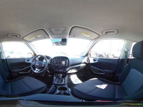 Used 2025 Kia Soul LX w/ LX Technology Package FWD image 42