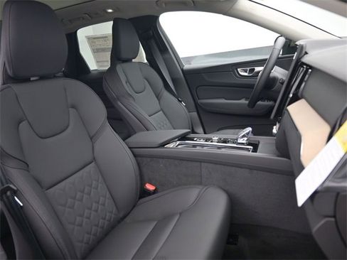 New 2026 Volvo XC60 B5 Core w/ Climate Package image 34