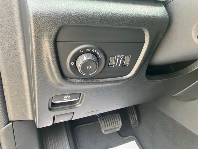New 2026 Jeep Grand Cherokee Limited w/ Luxury Tech Group II AWD/4WD image 15