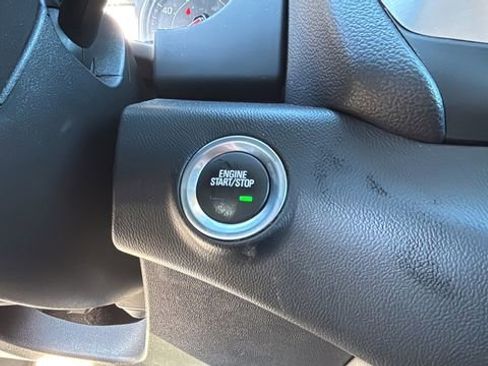 Used 2023 GMC Terrain SLT image 28