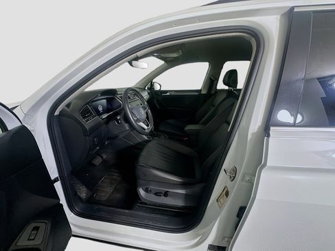 Used 2024 Volkswagen Tiguan SE FWD image 13