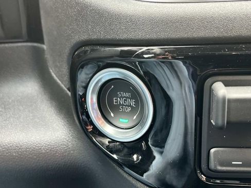 New 2025 GMC Sierra 1500 SLE image 31