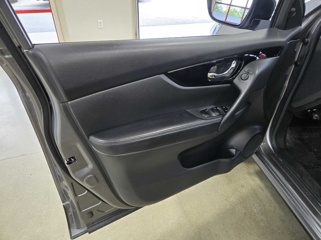 Used 2021 Nissan Rogue Sport SV AWD/4WD image 11