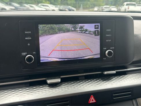 Used 2022 Kia Carnival LX FWD image 20