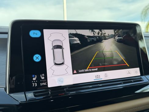 Used 2024 Volkswagen Atlas Cross Sport SE image 28