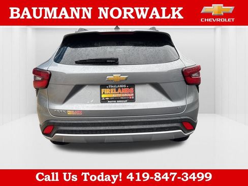 Used 2025 Chevrolet Trax LT w/ LT Convenience Package FWD image 6