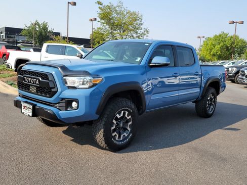 Used 2019 Toyota Tacoma TRD Off-Road w/ TRD Premium Off Road Package AWD/4WD image 4